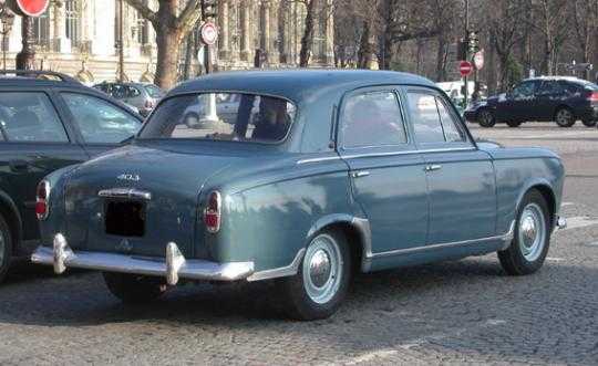 The Peugeot 403 1955 is a perfect example of the pontoon or envelope 