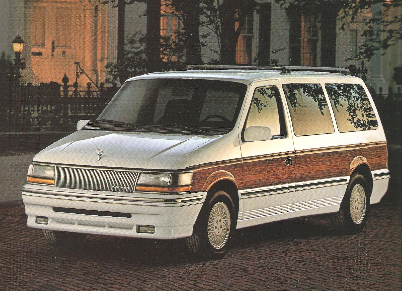 Chrysler Minivan Features And Specifications