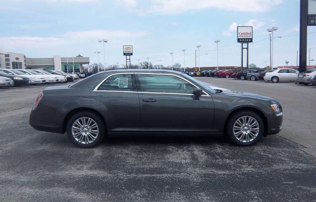 2013 Chrysler 300 extended wheelbase