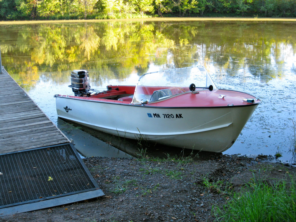 Vintage Crestliner Boat 89