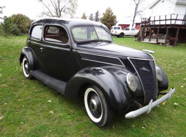 1937 Ford V8-74 Standard Tudor with 60 hp engine – Photo: jalopyjournal