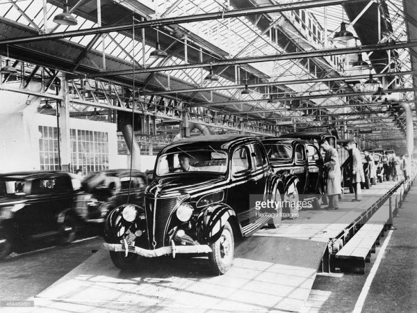 Ford V8 22 HP Model 62 production line at Dagenham, 1937