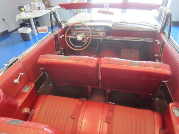 I loved the color-keyed seatbelts.