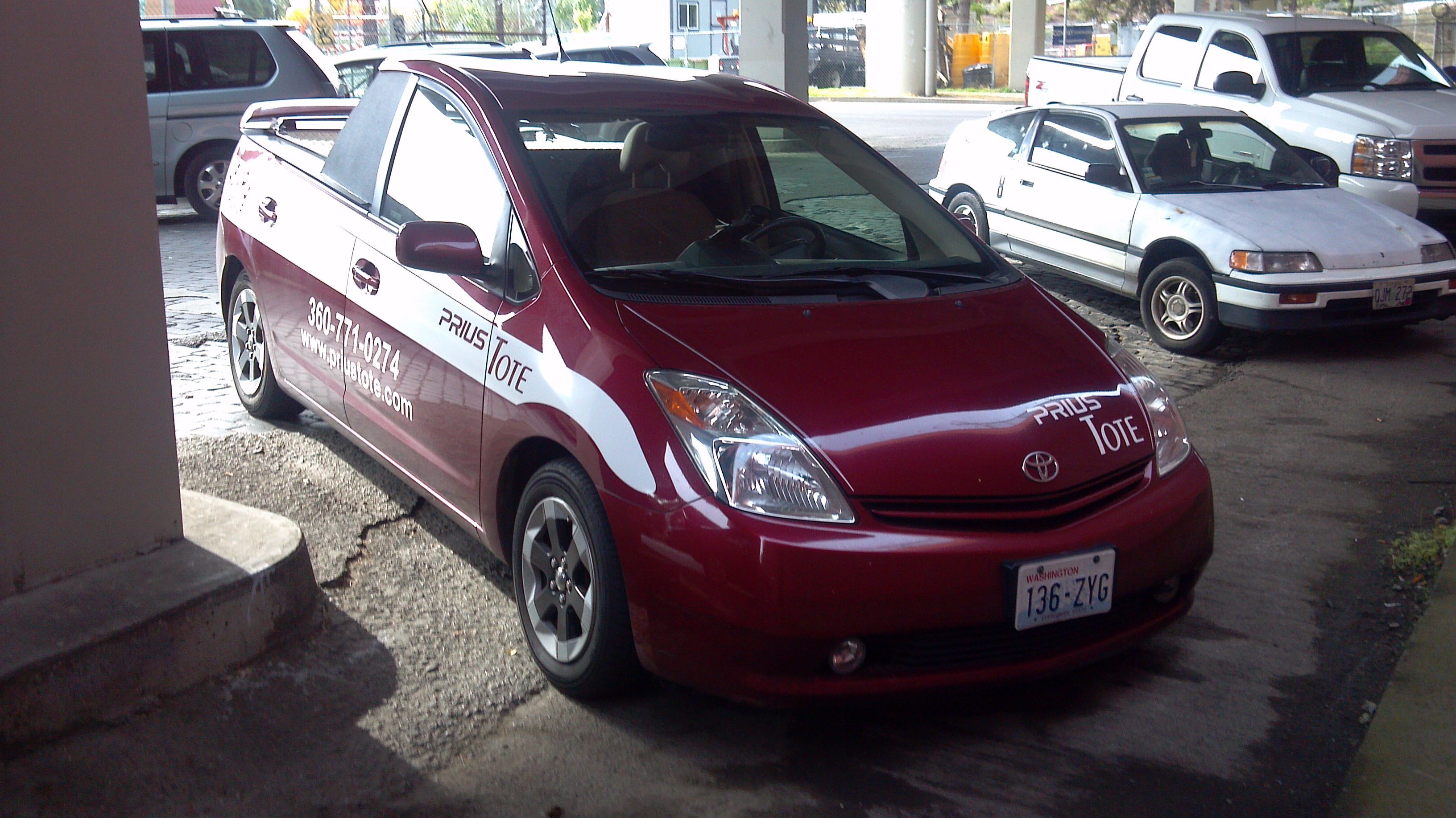 I see it’s suddenly Mini-Ute day here at the Curbside, so here’s one I spotted this fall, the Prius Tote.