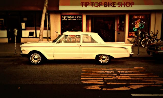Before dinner this evening, walking around on Telegraph in the Temescal Neighborhood of Oakland, yet another member of the Falcon & Family flock was at the curb. But tonight it [&hellip;]