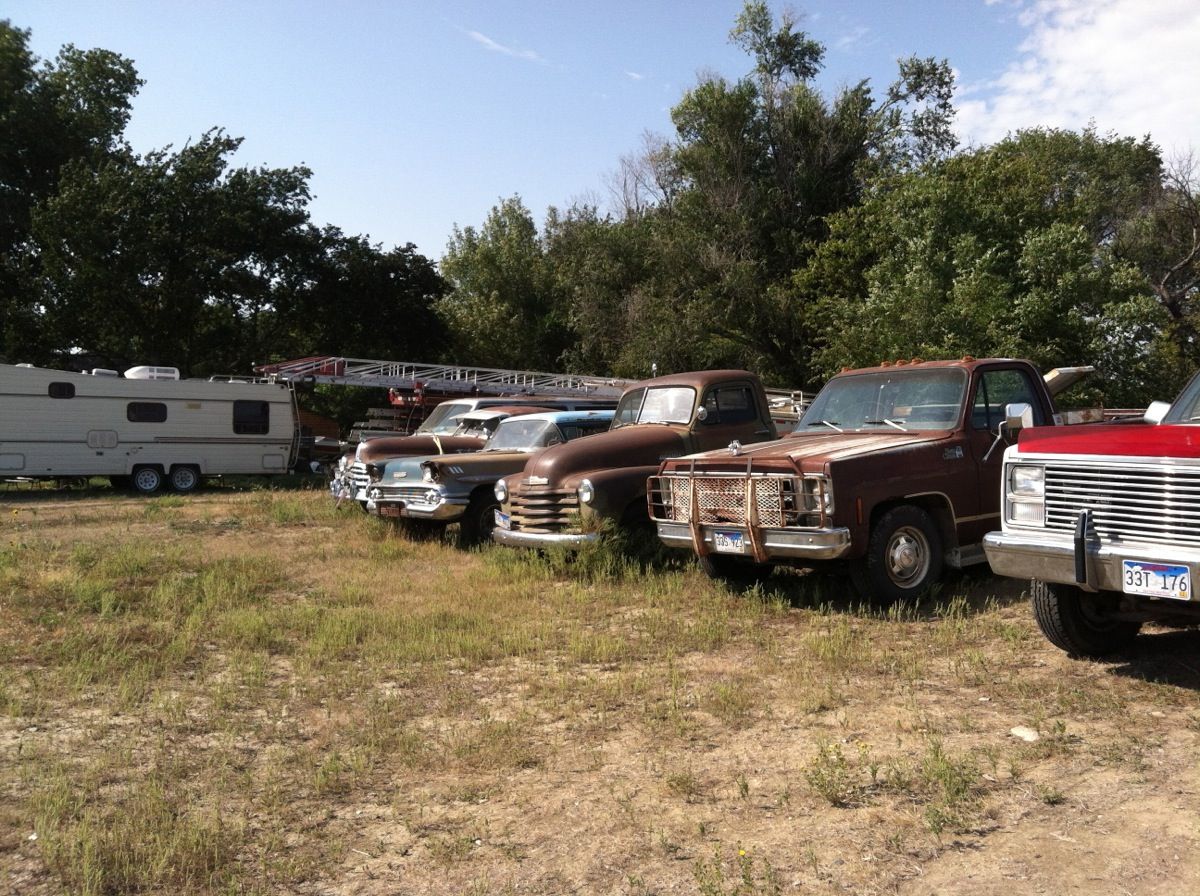 After spending a pleasant morning in De Smet, SD, we headed West again… Keeping my eyes peeled, I spotted this motley lineup and did a quick u-turn for a closer [&hellip;]