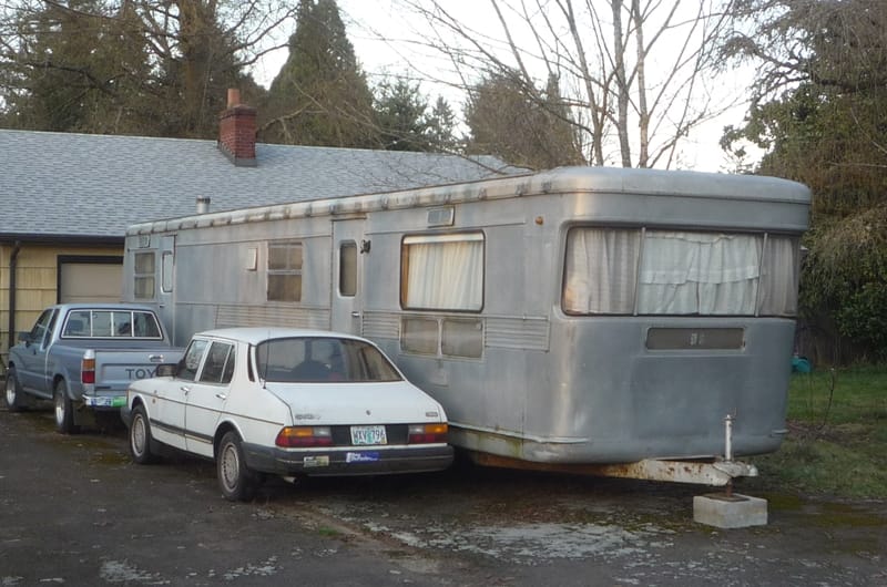 (first posted 10/16/2012)     Don’t ask me why, but I love these big old aluminum trailers from the ’40s and early ’50s. Actually, I just remembered why: there were a couple [&hellip;]