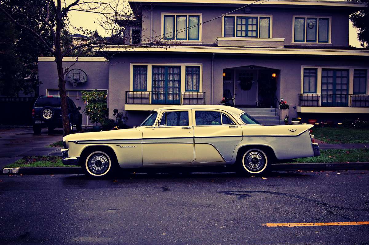 (first posted 1/11/2013)     Or deadly? One always has to question why Chrysler even bothered with DeSoto after a certain point. Five years after offering this befinned model, DeSoto would cease [&hellip;]