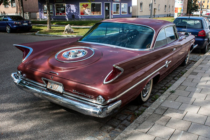 (first posted 5/6/2013)    Really big American cars always tend to look rather out of place in Europe, but some look like they’ve just landed from outer space. Few more so [&hellip;]