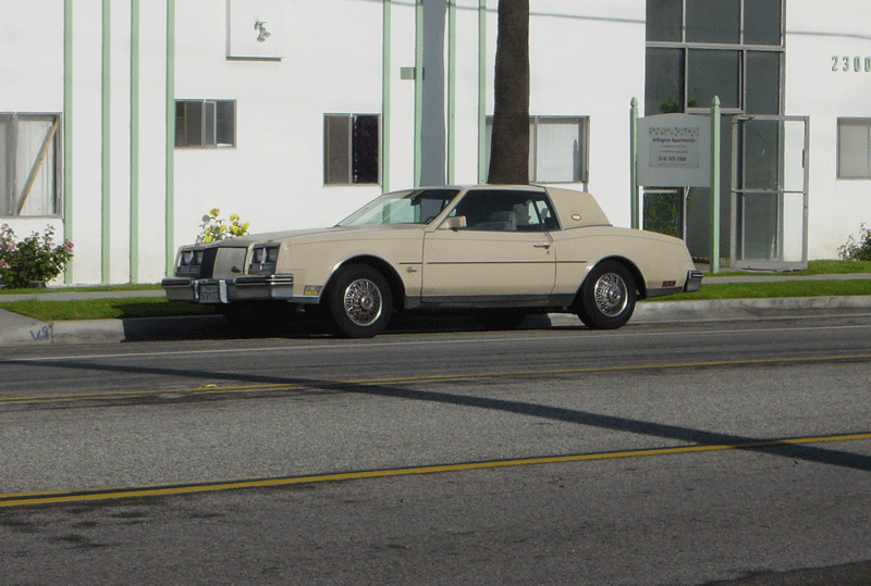 Curbside Classic: 1985 Buick Riviera - A Ray of Light in the Darkness 5 DSC00138