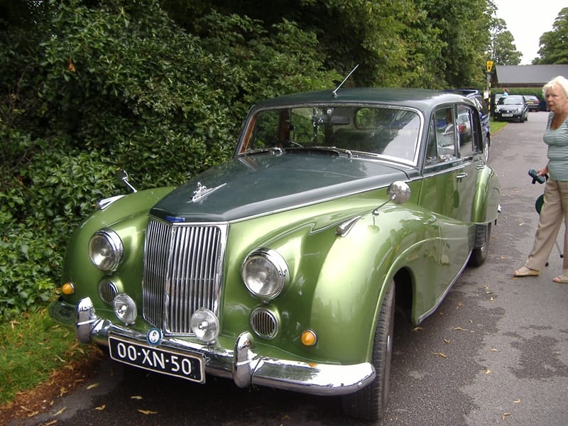 (Updated 2/17/2026)      I know what you’re thinking: not again, not ANOTHER Armstrong Siddeley Star Sapphire. Bear with me. I like the two tone green and can’t help myself.