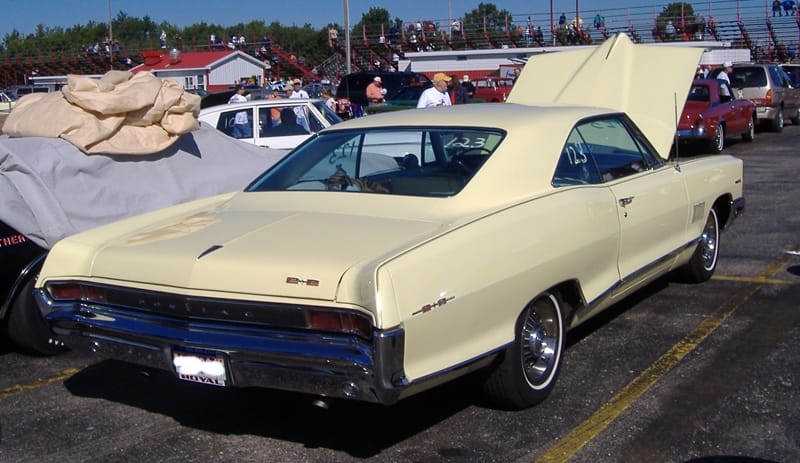 1965 Pontiac Catalina 2+2 at a car show