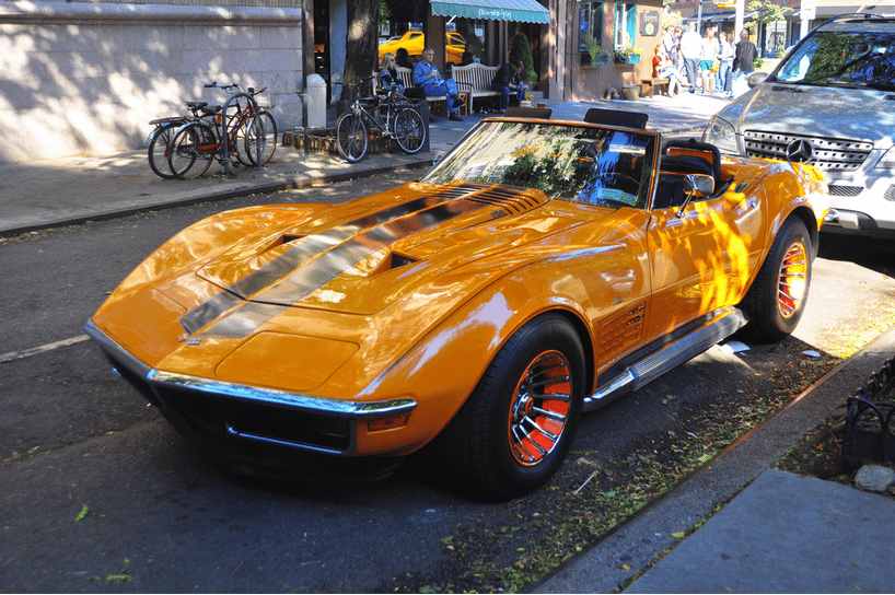 It was hard not to notice this rather bright and brash mildly-customized 1970 Corvette posted by Triborough, especially the wheels. But I hadn’t expected a certain asymmetry.