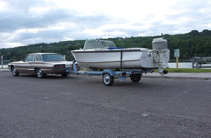 Detractors of the fourth-generation Thunderbird might criticize its mass and nautical handling, but this shot, taken by cjarcher2, highlights its functional side.  As heavy it might be, that overbuilt pre-CAD unibody has what [&hellip;]