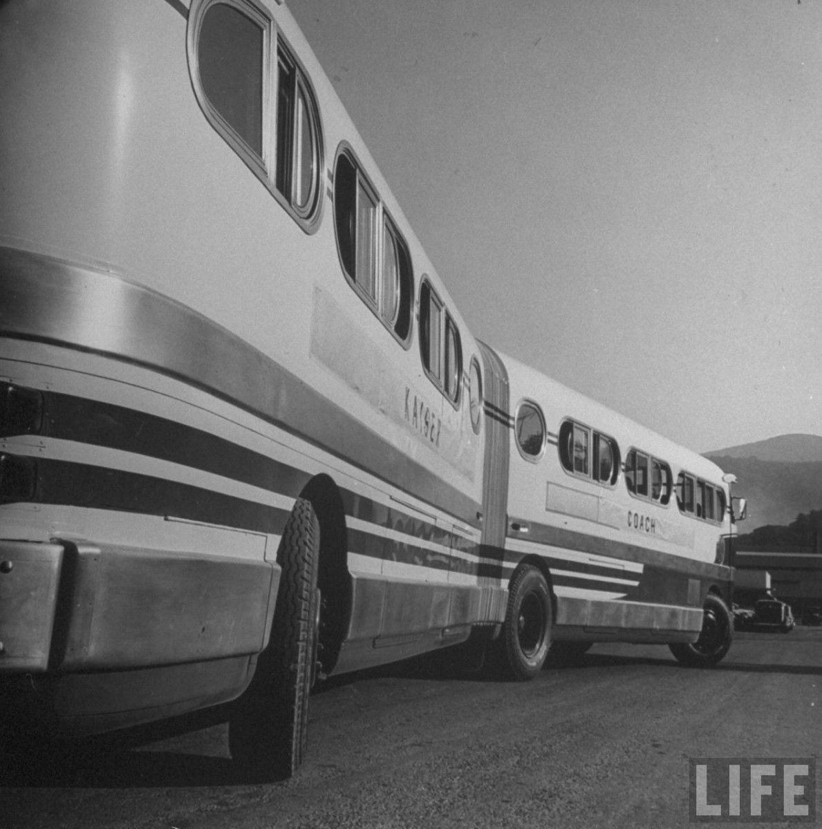 Bus Stop Classic: 1958 Kässbohrer Setra Continental Trailways Super Golden Eagle - Strike Two For The Articulated Highway Bus 4 Kaiser bus 1946 side