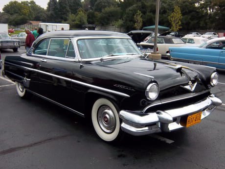 (first posted 11/10/2014)     Today, we’re going to touch on some of the forgotten Lincolns. Sure, everyone remembers the Continentals, the $10,000 1956-57 Continental Mark II and the 1961 Continental, but [&hellip;]