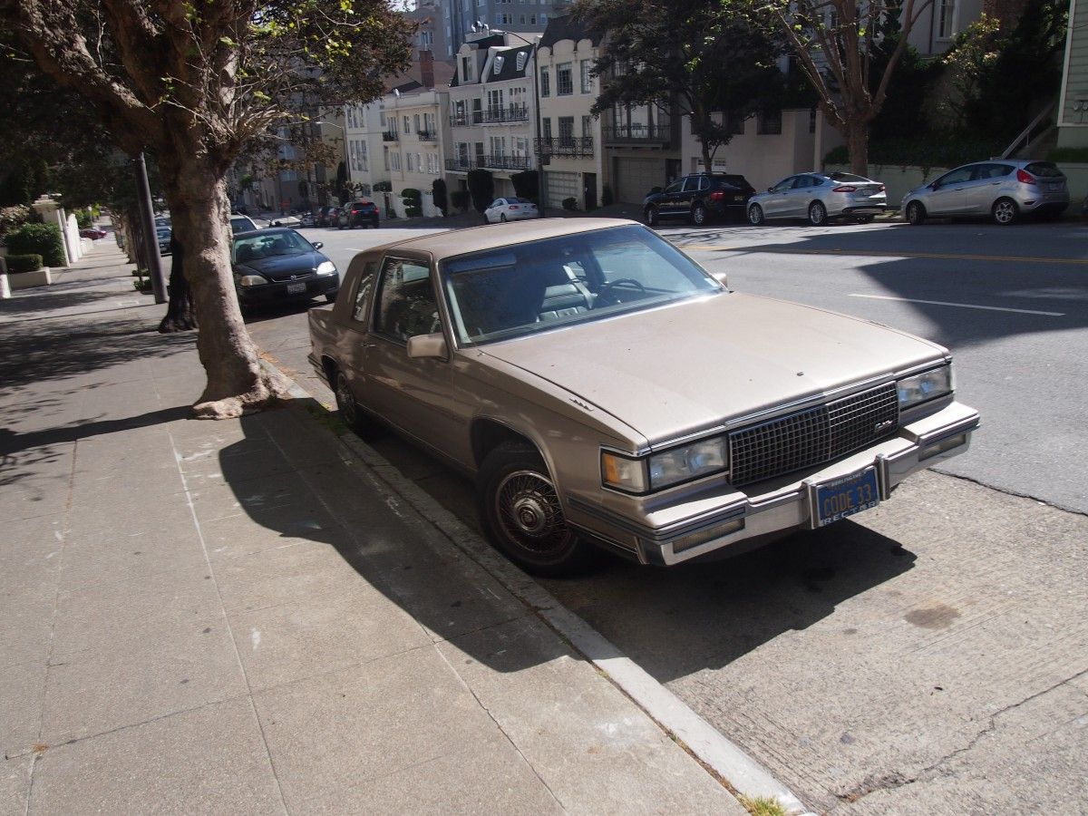 caddy coupe de ville 1980s (1)