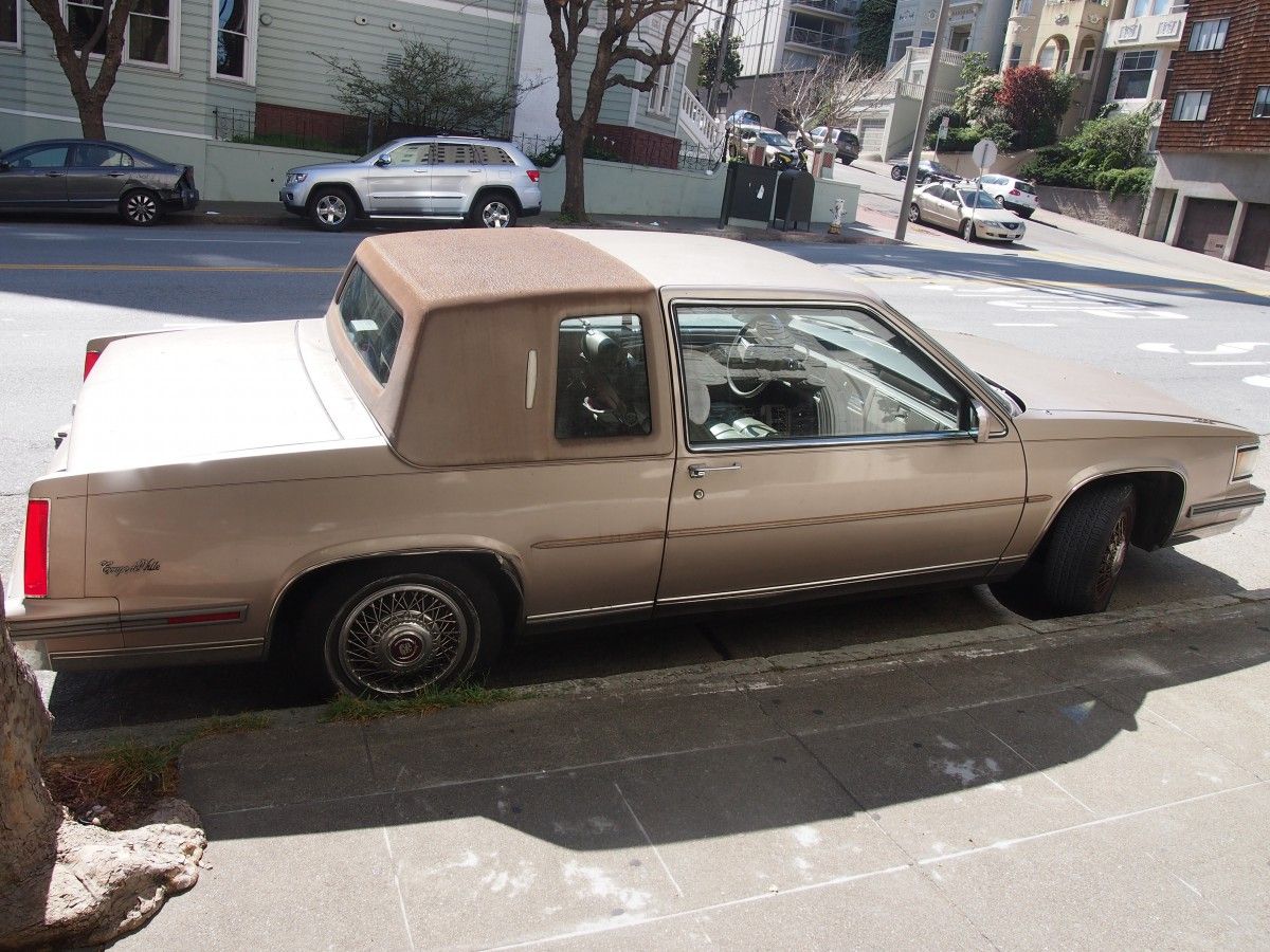 caddy coupe de ville 1980s (2)