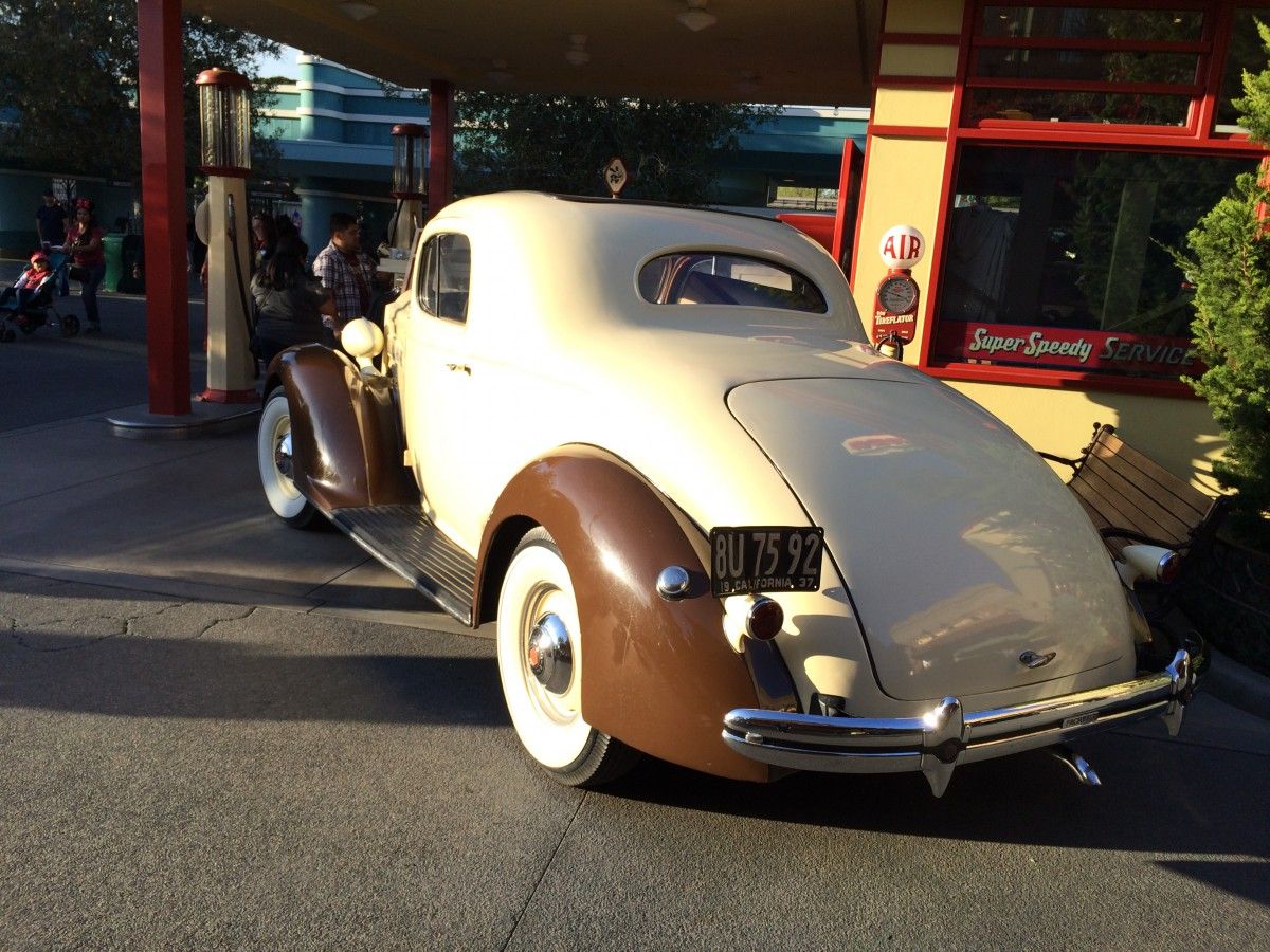 disneyland car