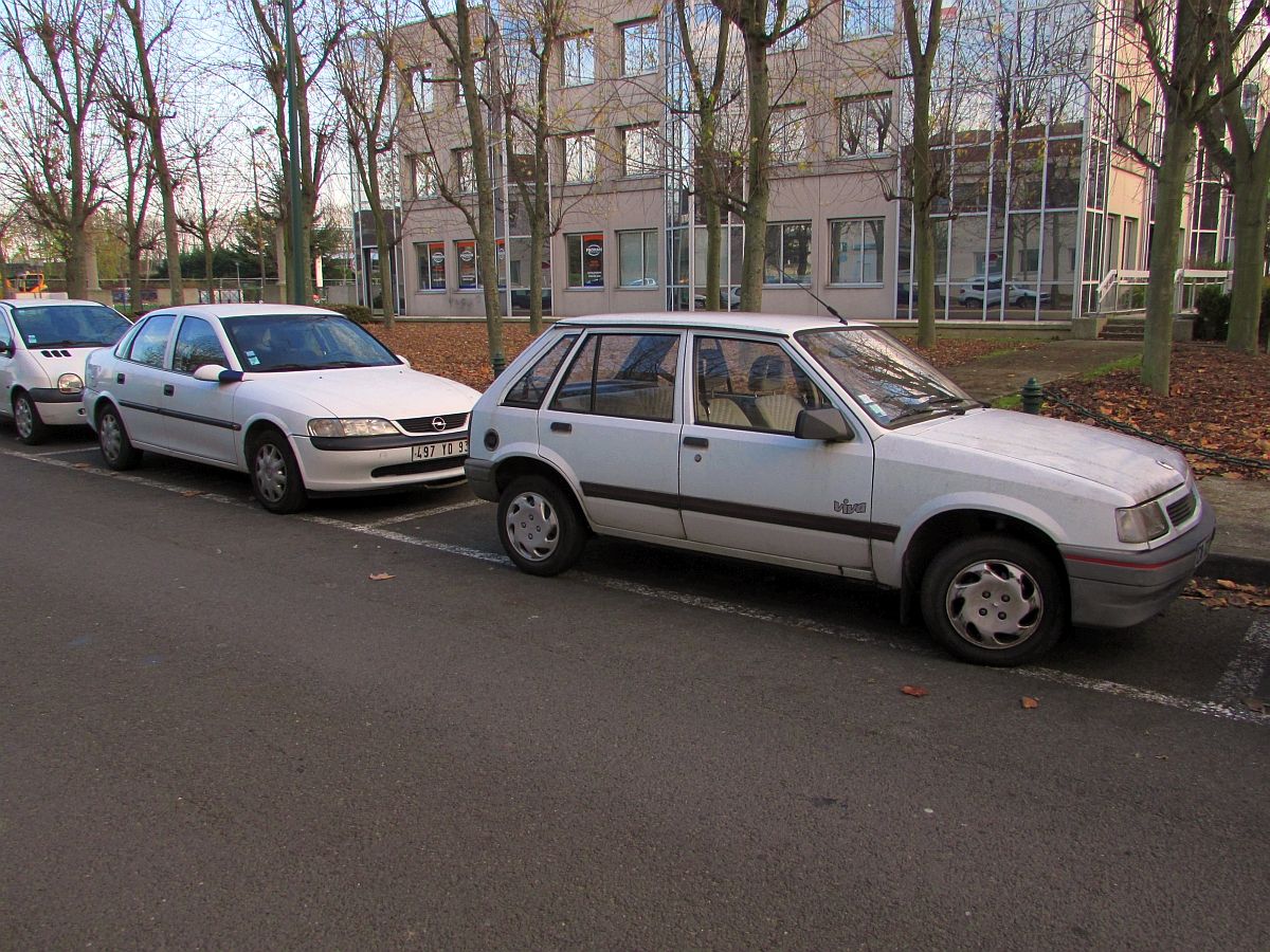 In this second of two trips down memory lane in the Paris area, we’ll look at some (mostly) non-French vehicles that might have been seen on the streets during the 1990-98 [&hellip;]