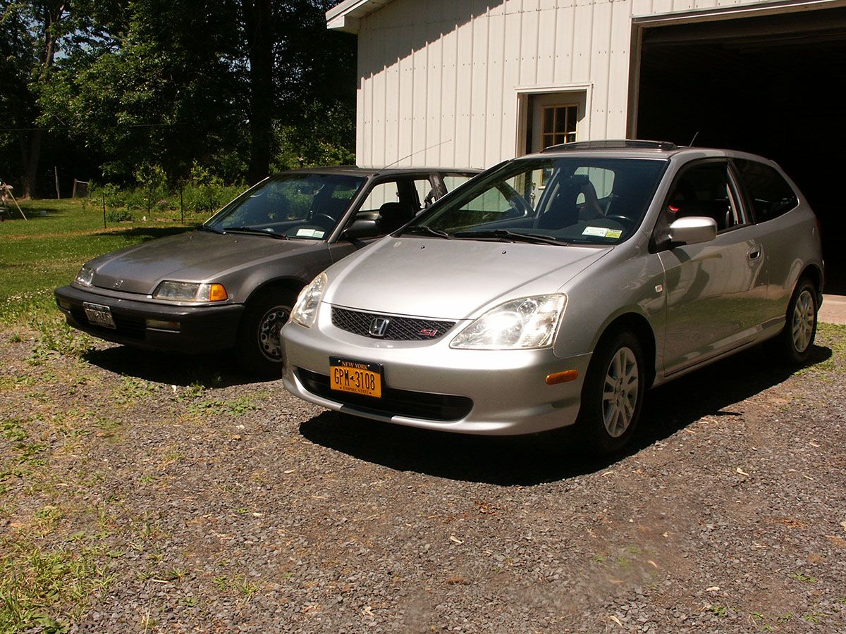 &nbsp; (first posted 12/2/2015)    On the surface, these two vehicles have a lot in common. Both represent Honda’s finest North American front-wheel-drive small cars from their respective eras; both are [&hellip;]