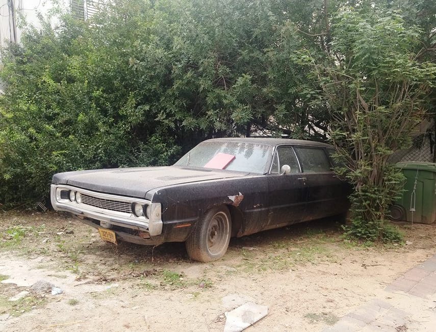(Update: CC Contributor Johannes Dutch has confirmed that this is not an actual Coronado, as they were built by Chrysler’s Rotterdam only through 1962. So this extended sedan was apparently [&hellip;]