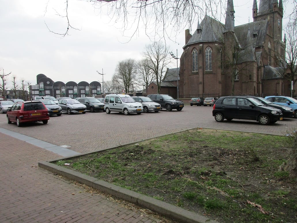 Just a few completely random snapshots I took last Saturday, after some shopping. Please feel free to identify all the cars in this picture. Clearly visible is the Roman Catholic [&hellip;]