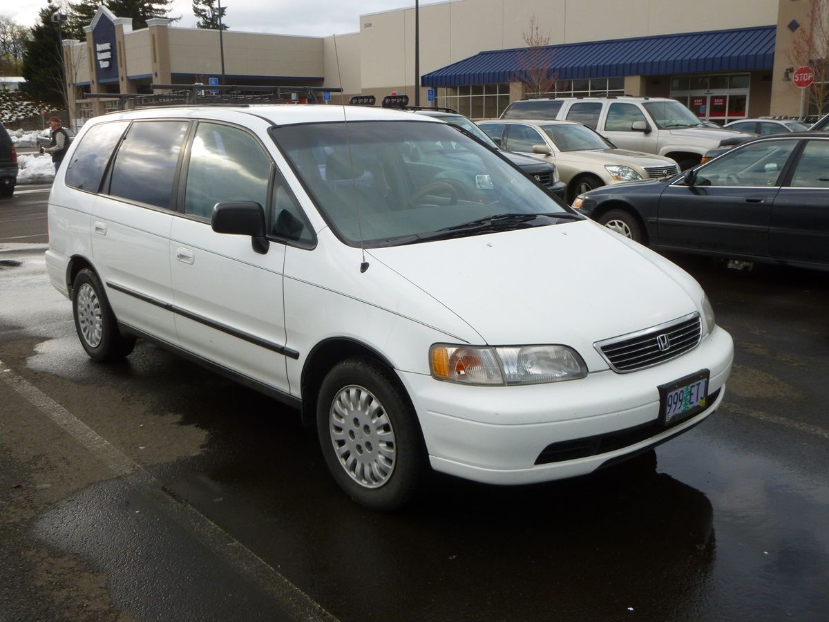 (first posted 4/6/2016)    The minivan may have reached its peak popularity in North America long ago, but the segment is still a lucrative one that’s continually innovating, as evidenced by [&hellip;]