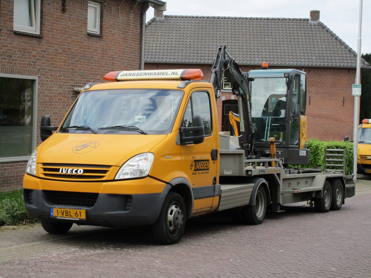 Because you’re allowed to drive a rig like this with a BE driver’s license in the Netherlands, the tractor unit is typically called a BE tractor. The letter B for [&hellip;]