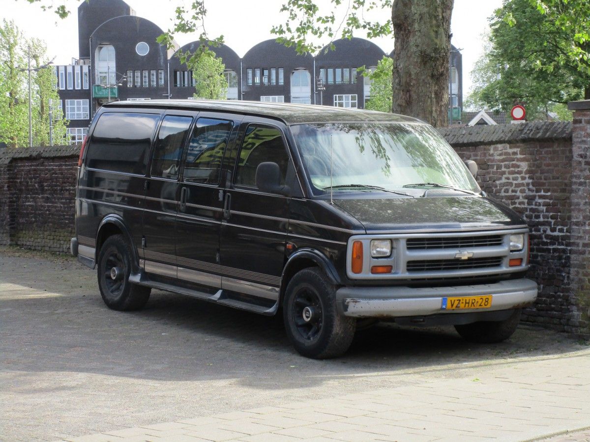 A gathering of not so recent vehicles from all points of the compass. That’s the best way to describe the collection I see when I walk by said yard, situated [&hellip;]