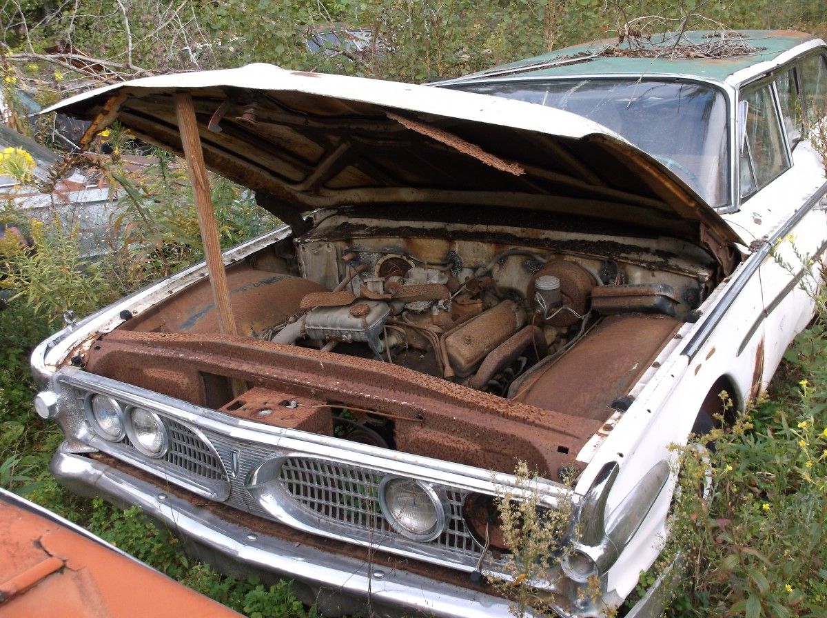 Before drunken revelers rang in the calendar year 1960 with tenuous optimism, Edsel was already a dead player.   A few unceremonious months out of the 1960 model year’s starting [&hellip;]