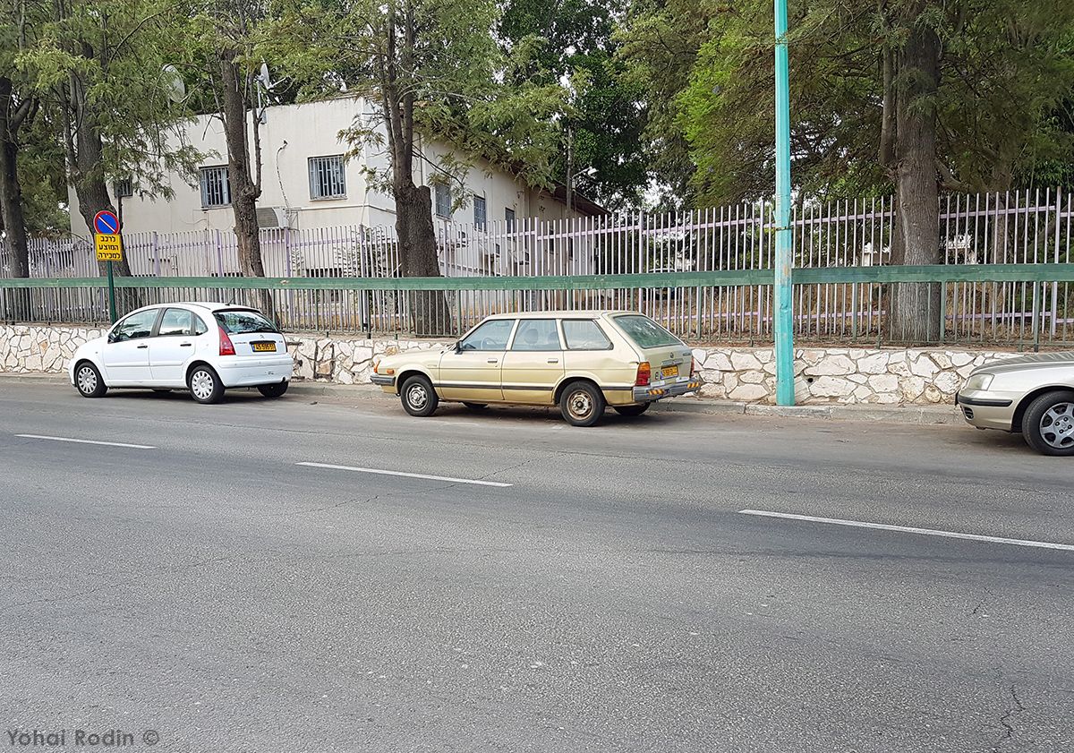 Recently I was heading somewhere on foot. While walking, I suddenly caught a glimpse of a well-known shape across the street.