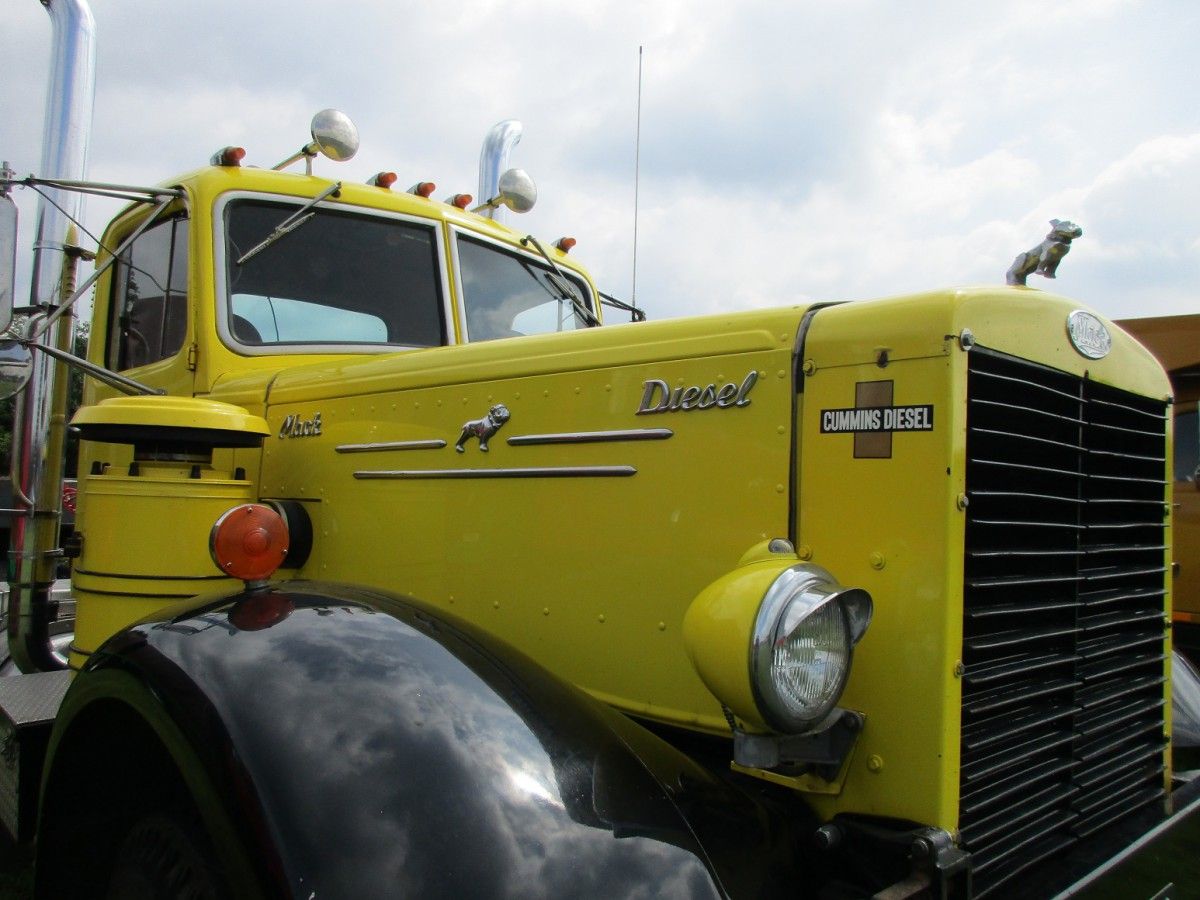 (first posted 8/7/2016)     Along with all the European trucks that we saw before, there was also a wide variety of classic -and more recent- American trucks at the Truck Show [&hellip;]