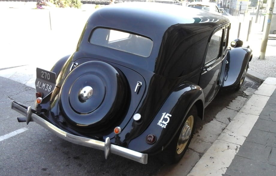 (first posted 10/23/2016)     This is the ultimate Traction, the last pre-war Citroën. The 15-Six came out in mid-1938, four years after the first Traction-Avants, and was the top of the [&hellip;]