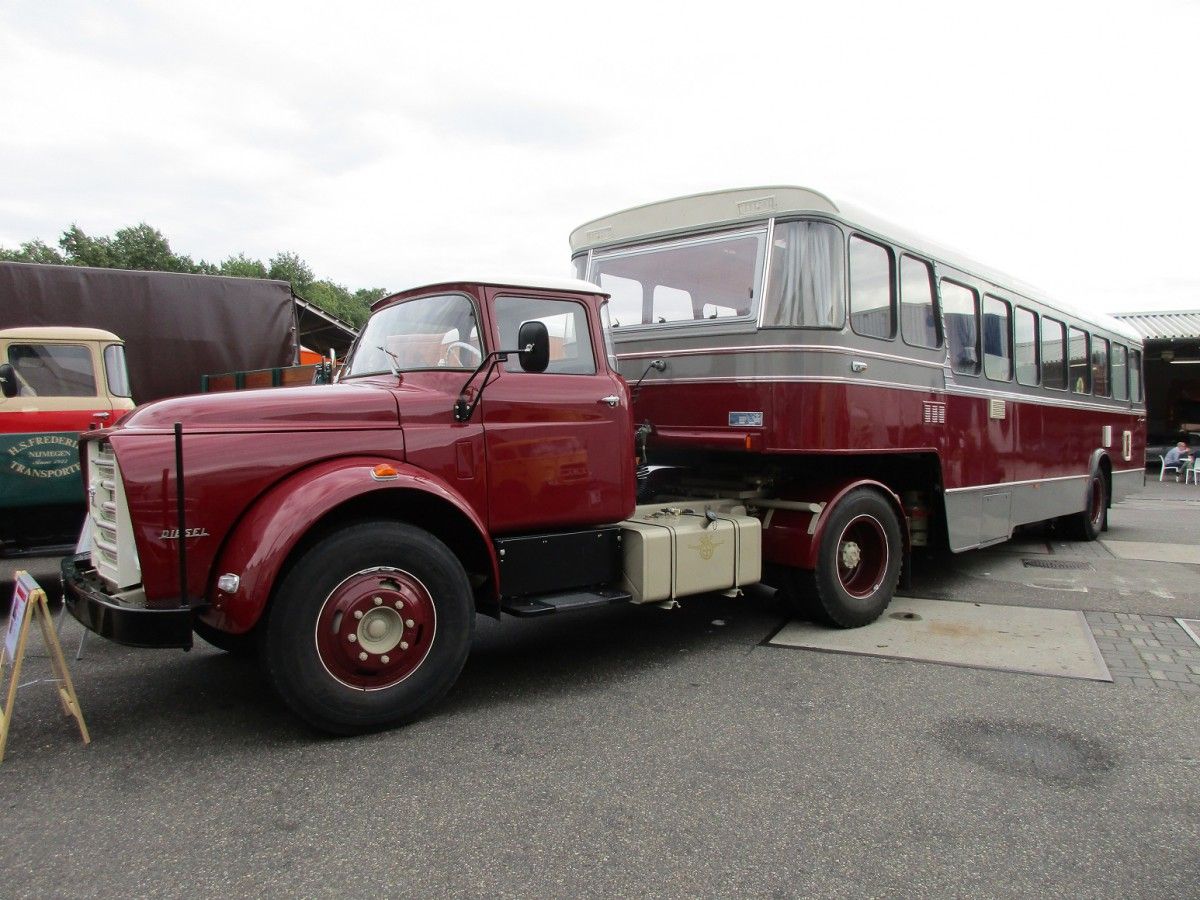 Right after the Second World War large numbers of buses were needed to recover the public transport system. Buses based on semi-trailers were more rapidly available, and cheaper, than complete [&hellip;]