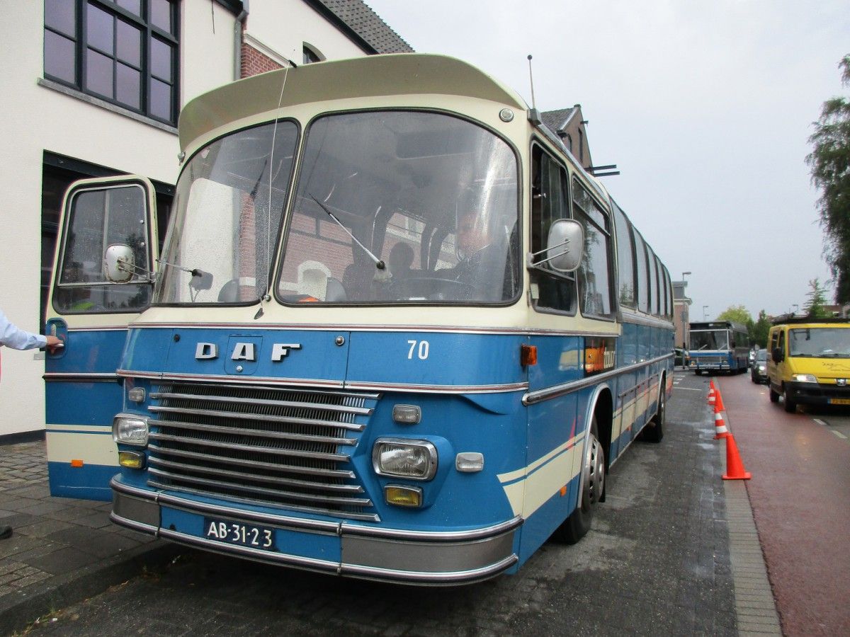 Another classic coach that transported the visitors of the 2016 DAF Museum Days from the factory to the museum and back (as often as you wanted) was this 1966 DAF-Smit [&hellip;]