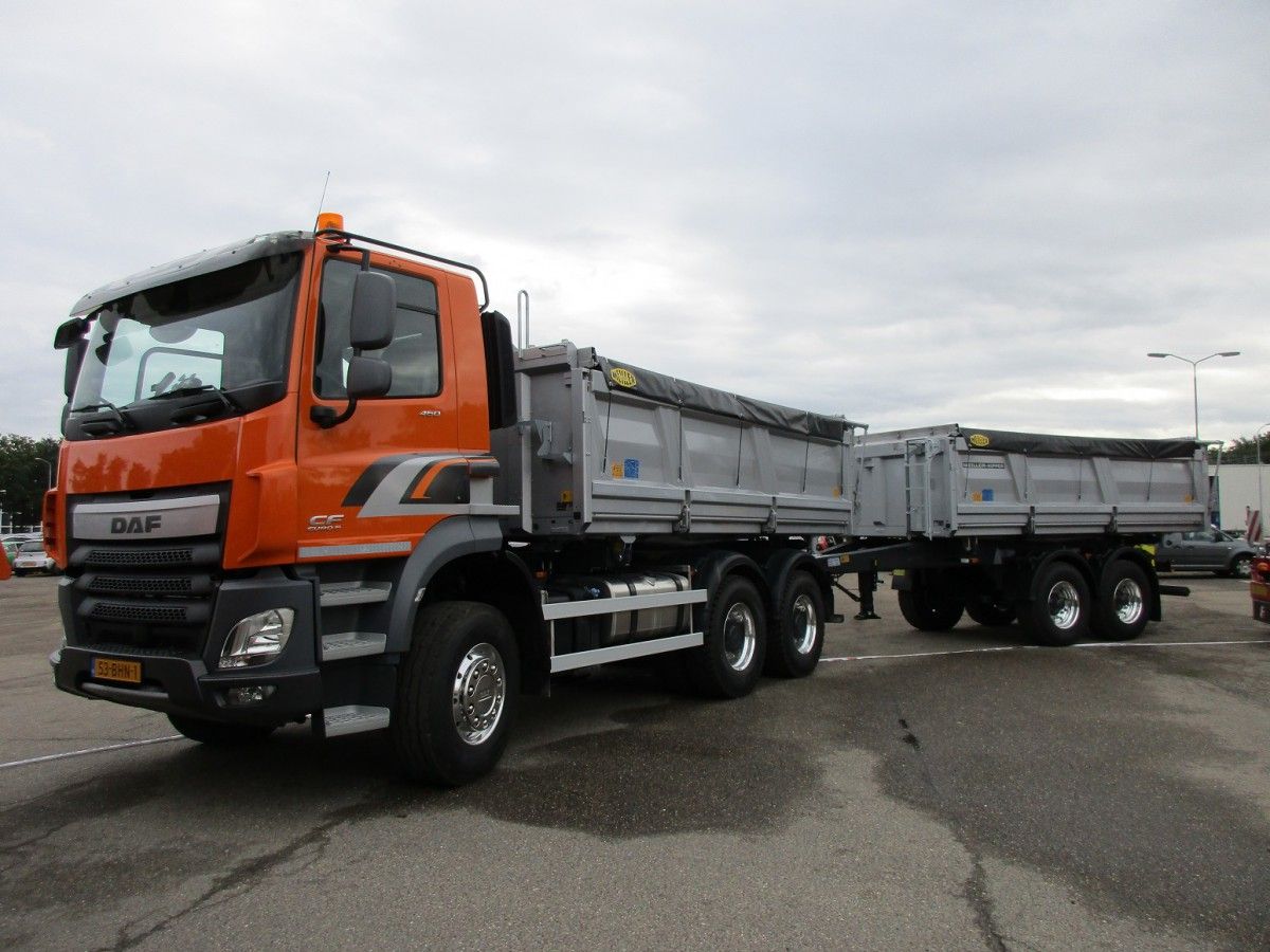 This year I’ve posted dozens of pictures of classic heavy-duty trucks and tractors. Now let’s have a look at some examples of rolling jumbos we see on our roads today. [&hellip;]
