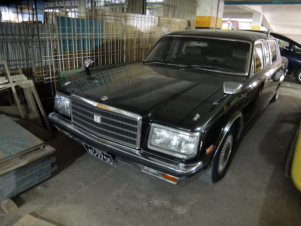(first posted 11/3/2016)    I was literally sitting on this one. It hides in a car park under my apartment block in Rangoon. A few weeks ago, a friend of mine [&hellip;]