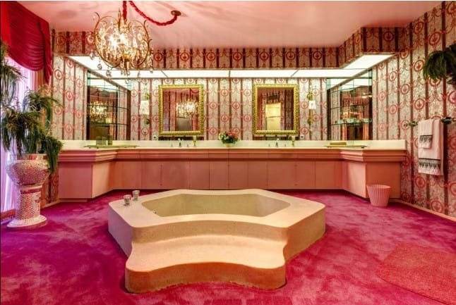 (first posted 12/19/2016)    Hows this for a genuine brougham-style bathroom? Wouldn’t this cheer you up in the morning? Just don’t miss when you take a pee. This 1969 Palm Springs [&hellip;]