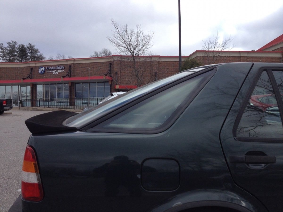 (first posted 12/12/2016)    It wasn’t hard to notice this green machine in this dreary parking lot last Thursday.  I’ve always found these to be one of the most elegant sedan [&hellip;]