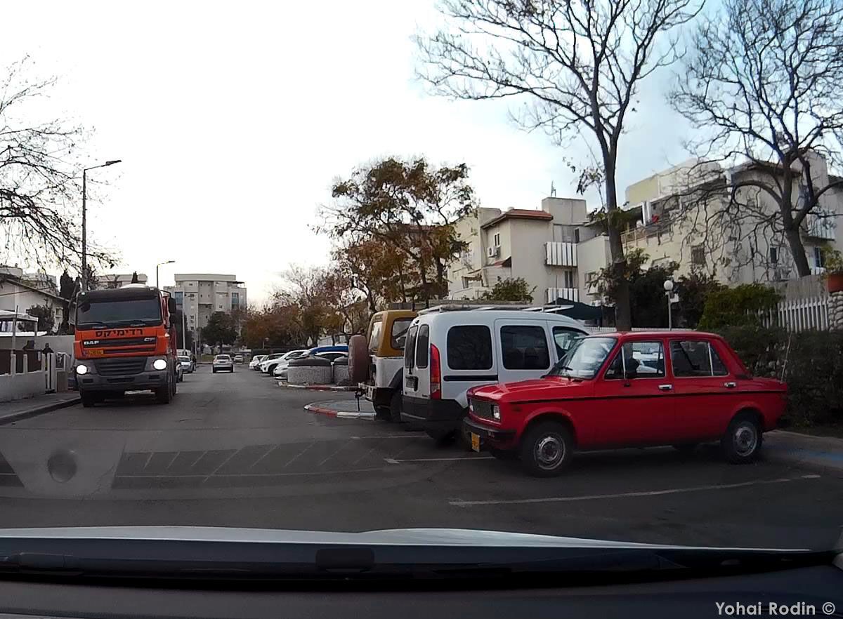 A few days ago I found myself in a small town I rarely visited before. In Israel, these are the kind of places CCs are often found nowadays, on back [&hellip;]