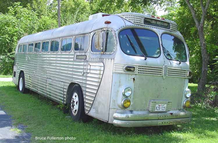 Several weeks ago we looked at the Fitzjohn Roadrunner, an intercity coach built from 1954 to 1958 that failed in the marketplace due to the overwhelming might of General Motors [&hellip;]