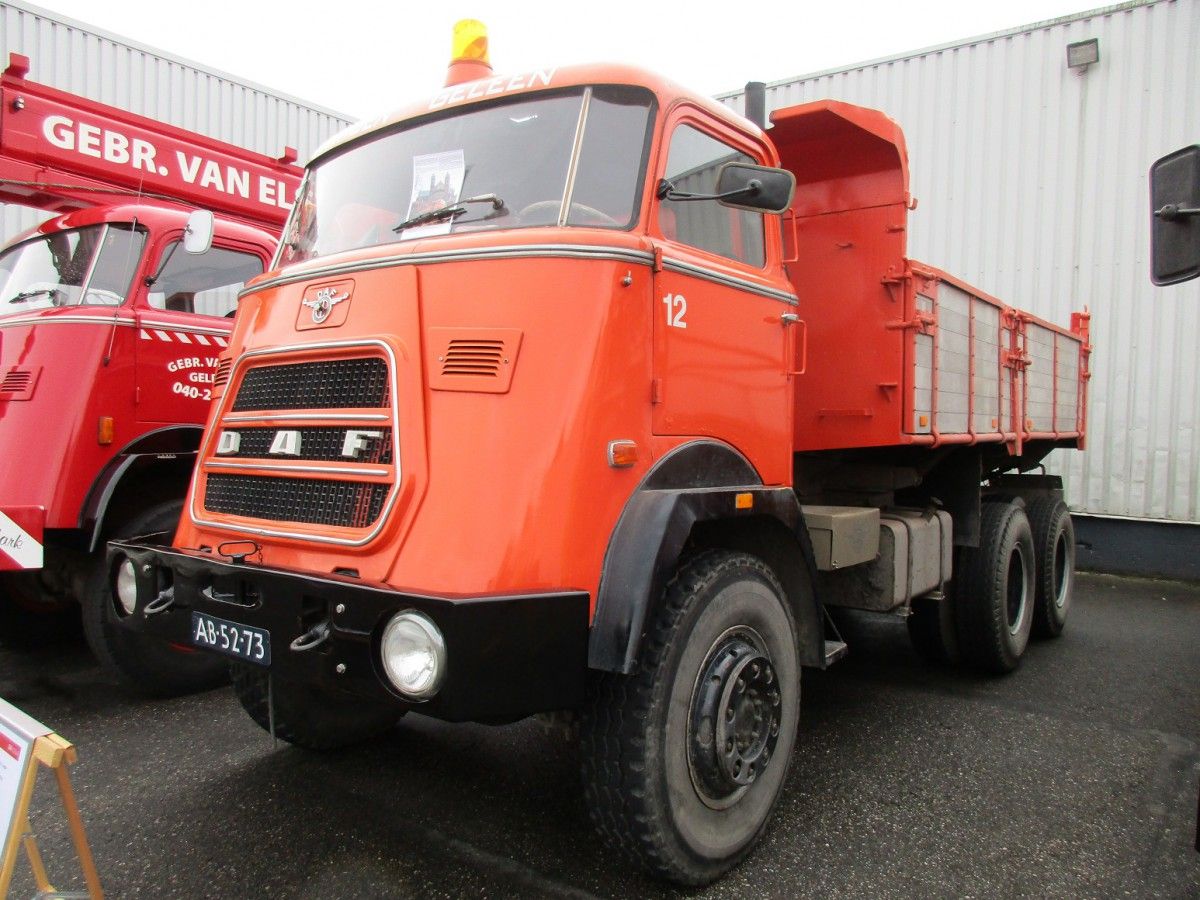 A short wheelbase. Hardly any rear overhang. A fully exposed chassis, sitting high, that oozes heavy-dutyness from front bumper to tail lights. That’s the typical profile of a classic 6×6 [&hellip;]