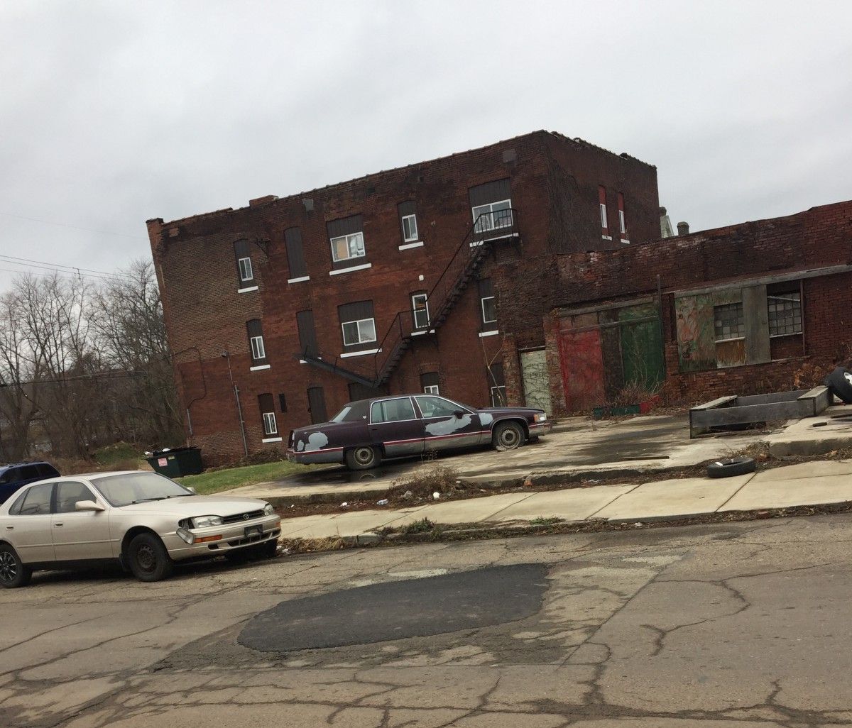 It is heartbreaking to see a bona fide classic left to rot. This Fleetwood Brougham isn’t a total wreck yet but it doesn’t look like it has moved for a while. [&hellip;]