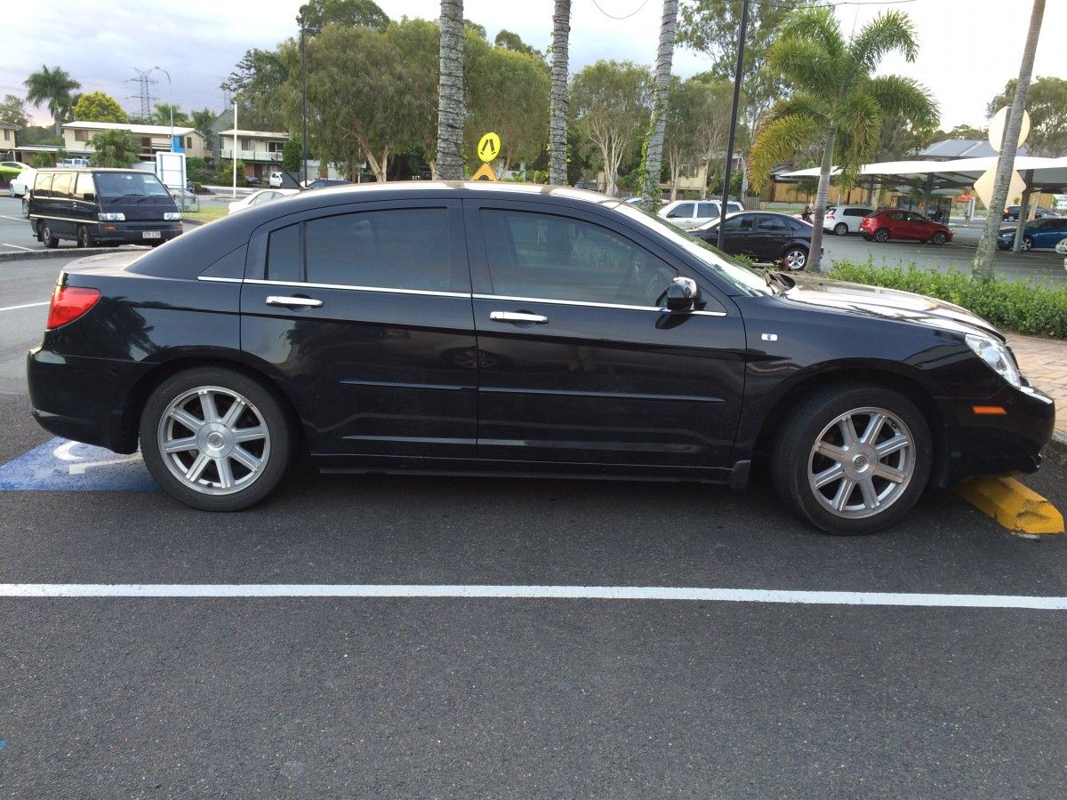 (first posted 2/21/2017)     When Chrysler launched its rear-wheel-drive 300 in 2005, it was an immediate success and not just in North America. Despite (or rather, because of) its brash American [&hellip;]