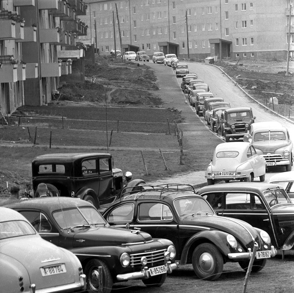 (first posted 2/25/2017)   More lovely vintage pics from Norway found on VW Vortex. Here, we have some interesting street and road snaps, which I think all more or less date [&hellip;]