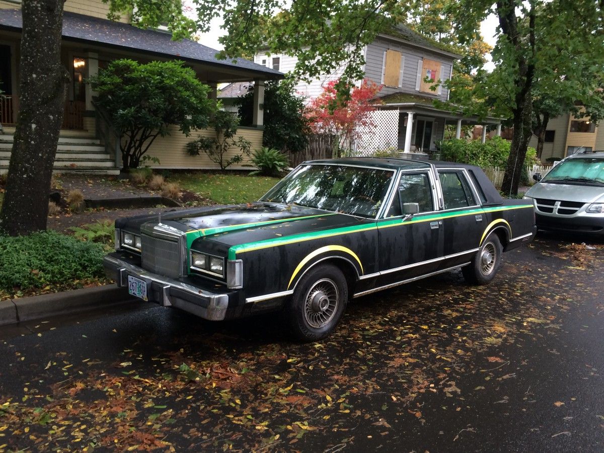 The University of Oregon Ducks athletic teams have cultivated a high profile, and Oregon Duck colors (yellow and green) can be seen on all sorts of vehicles, often fully repainted [&hellip;]