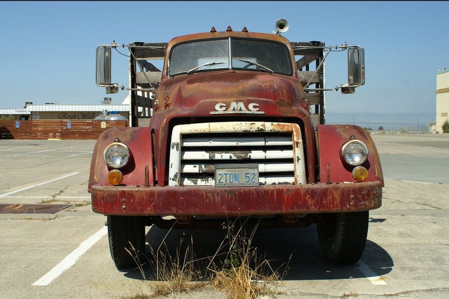 (first posted 5/7/2017)     We’ve had plenty of love here for the Chevrolet and GMC “Advanced Design” (1948-1955)  pickups and trucks, but we’ve never properly worshiped this particular long-nose version of [&hellip;]