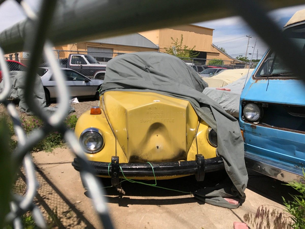 After Mike Butts’ look at cars without grilles, this shot posted at the Cohort by William Rubano seems to scream out for a closer look at its poor face. What [&hellip;]