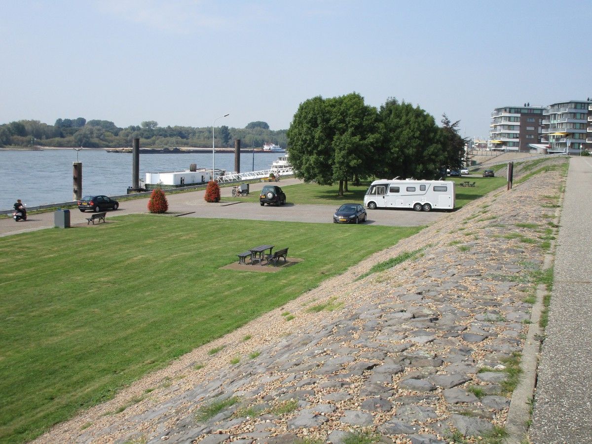 Tolkamer is a small town in the Netherlands, situated right at the Dutch-German border. On a clear and sunny day it’s a neat place to take a walk on the [&hellip;]